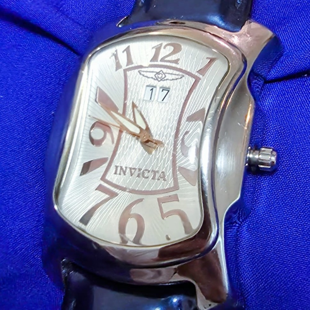 Invicta Lupah Textured Dial Women's Watch
New battery fully working